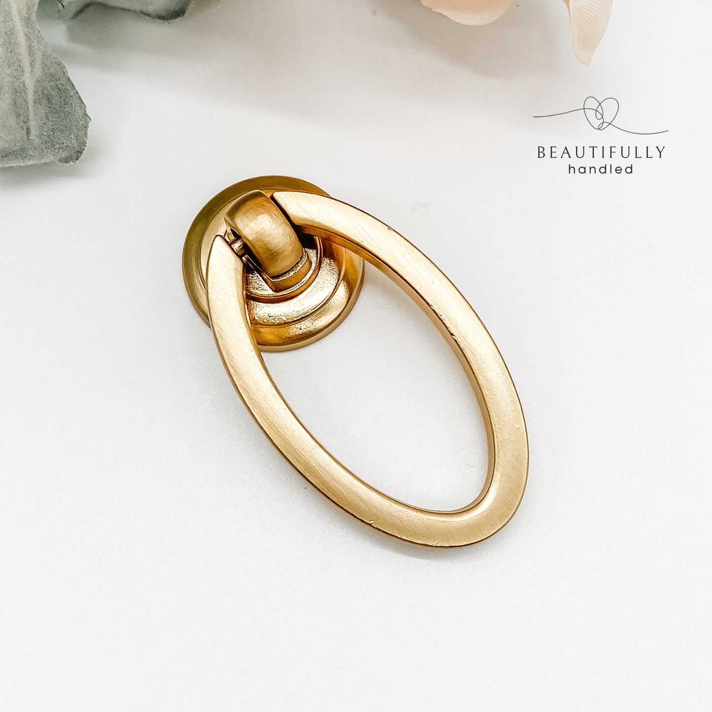 Brushed gold oval drop ring-pull