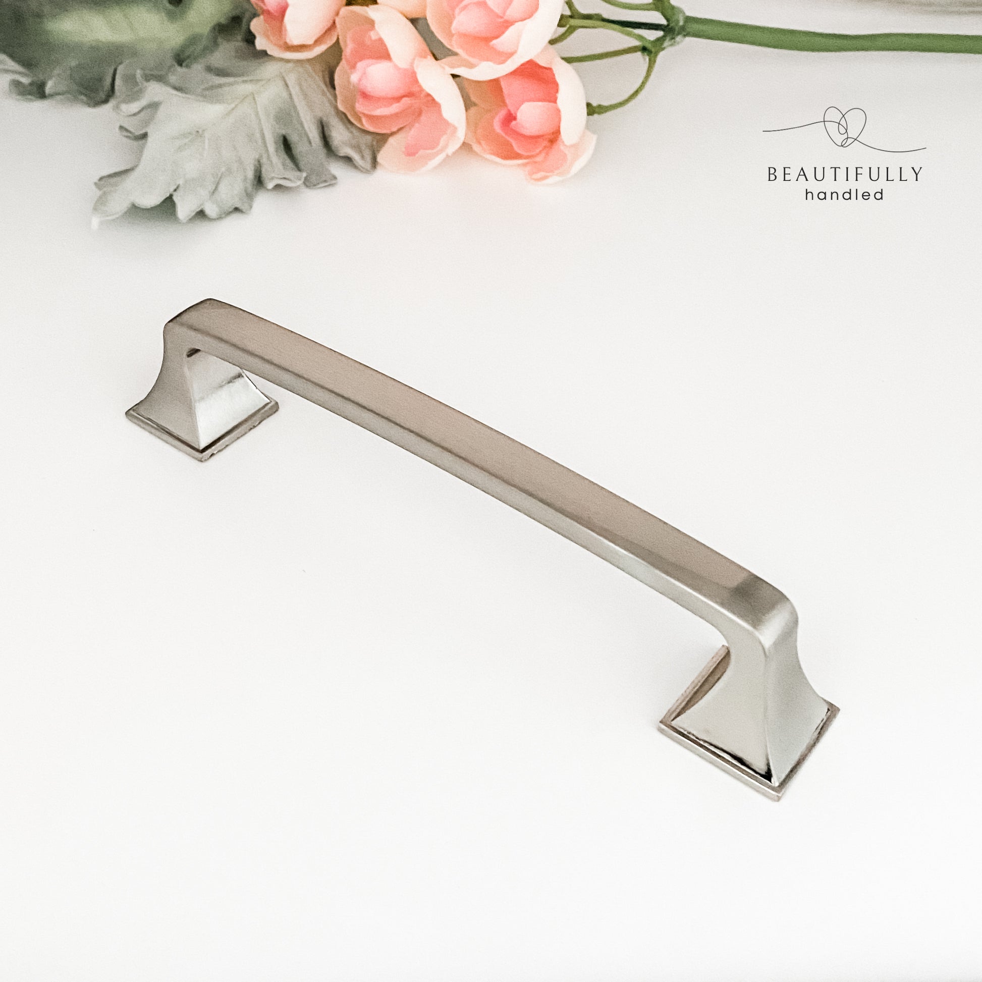 hamptons style kitchen drawer handle in brushed chrome 96mm size on white background